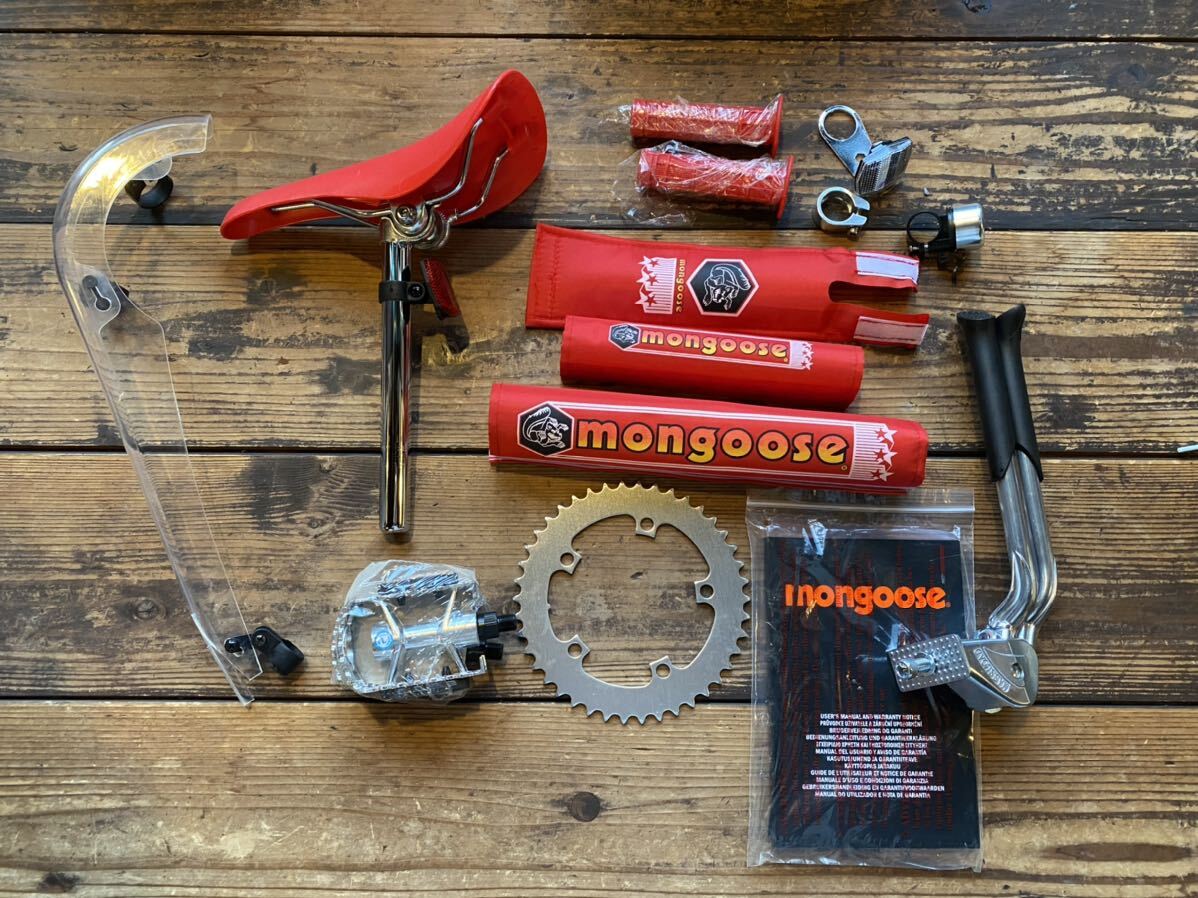 新車外し未使用品 mongoose パッドセット チェーンリング サドル 他 赤 マングース California special supergoose old bmxの画像1