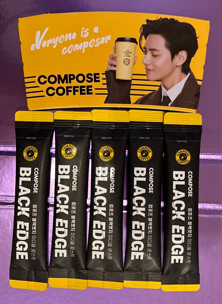 Compose coffee BTS V テテ　コーヒー　コンポーズ　ブラックエッジ カップホルダー　スリーブ　コーヒースティック