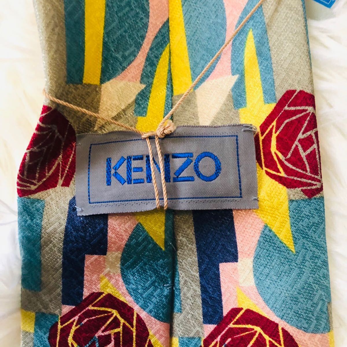 KENZO ケンゾー メンズ 男性 紳士 ネクタイ 総柄 花柄 ブルー 赤 青 マルチカラー ビジネス 結婚式 新品未使用 新品 未使用 剣先9.5cm_画像4