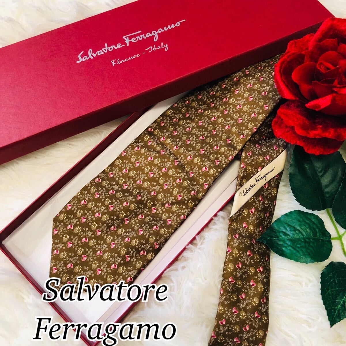 SalvatoreFerragamo サルヴァトーレフェラガモ メンズ 男性 紳士 ネクタイ ブランドネクタイ 総柄 カーキ ビジネス 結婚式 美品 剣先9cm_画像1