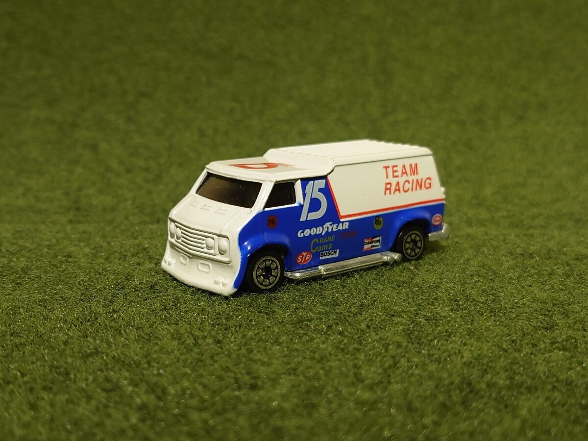 CORGI CHEVY VAN HOT ROD LOWRIDER MOONEYES シェビー バン バニング ホットロッド パネルバン ローライダー シボレー アメ車 旧車 1/64 _画像1