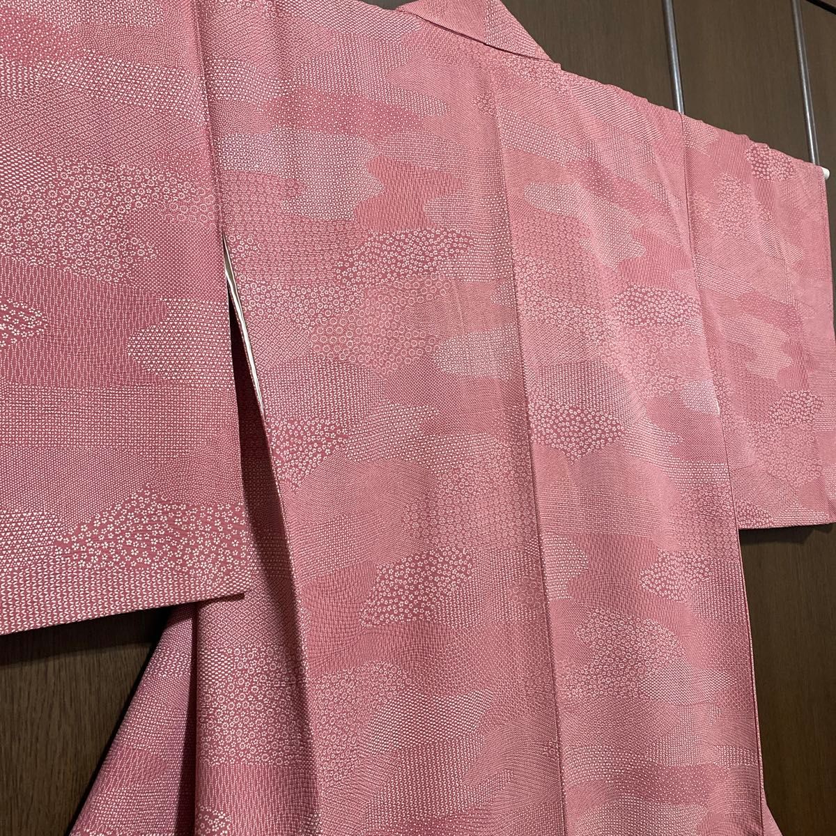 正絹　着物　ピンクの花柄　小紋　和風コーデ　春　桜　着物リメイクの素材にも