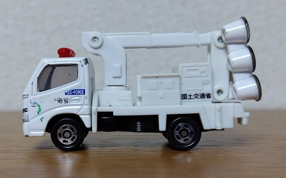 トミカ No32 国土交通省 照明車 使用過程品_画像1