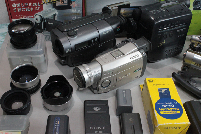 021008 【ジャンク品 ムービー＆ビデオカメラ】 SONY・Panasonic・JVC・Kenko・Hi-8・miniDV・HDD・・・その他ACC まとめて 大量の画像3