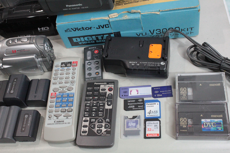 031502 【ジャンク品 ムービー＆ビデオカメラ】 SONY・Panasonic・Victor・SHARP・Hi-8・miniDV・VHS-C・・・その他ACC まとめて 大量の画像10