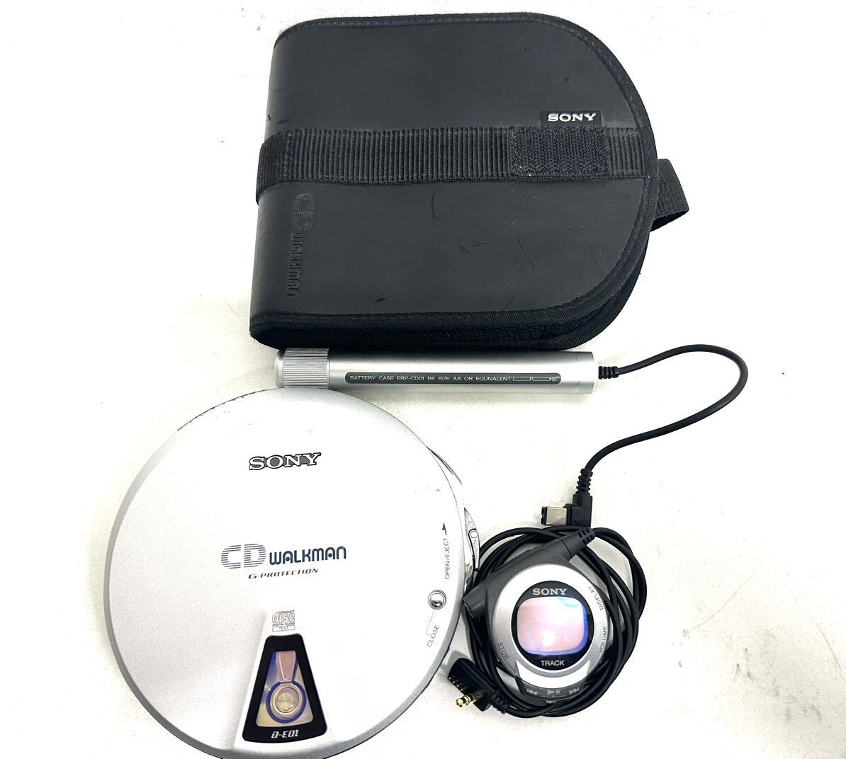 SONY ソニー CD WALKMAN CDウォークマン D-E01 G-PROTECTIONポータブルCDプレーヤー 音響機器 専用ケース付 難あり 現状品 O137-5の画像1
