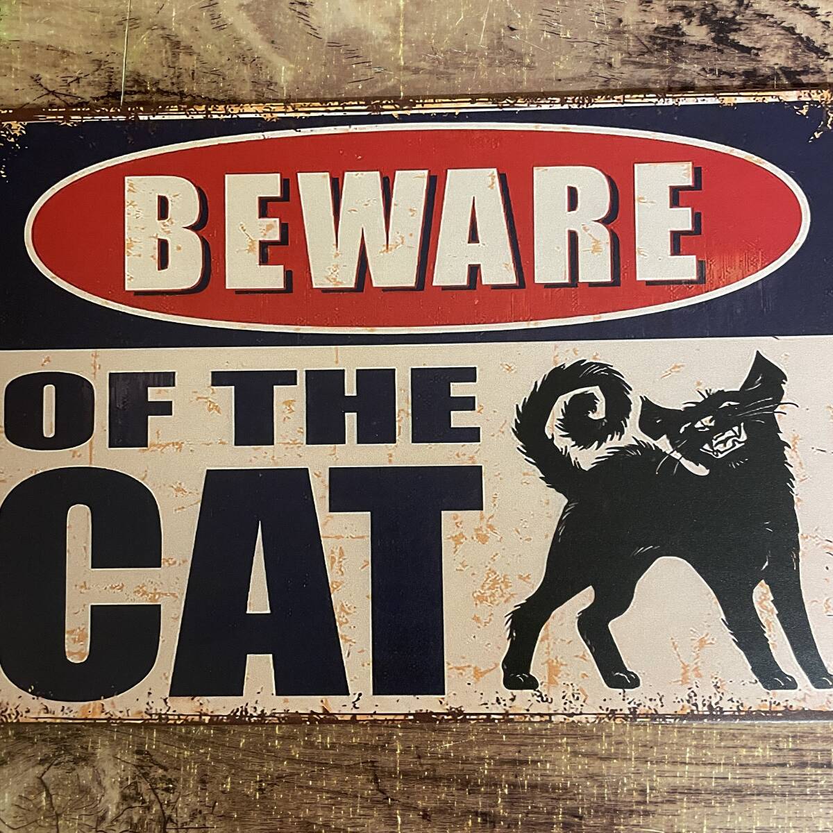 ブリキ看板 BEWARE OF THE SAT 猫に注意 気を付けて下さい ねこ ネコ 金属パネル 壁飾り インテリア 壁掛けプレート 警告版 送料無料_画像4
