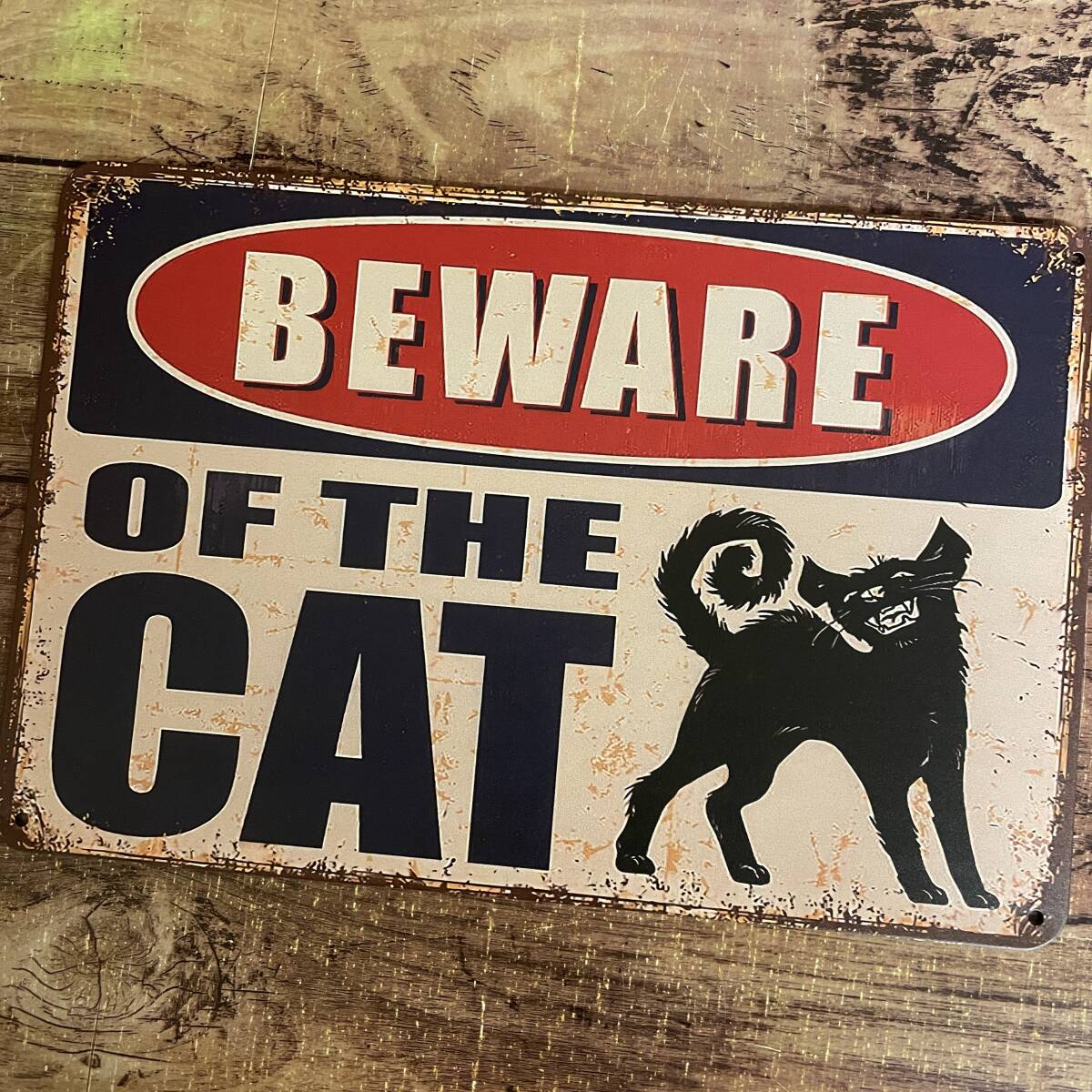 ブリキ看板 BEWARE OF THE SAT 猫に注意 気を付けて下さい ねこ ネコ 金属パネル 壁飾り インテリア 壁掛けプレート 警告版 送料無料_画像3