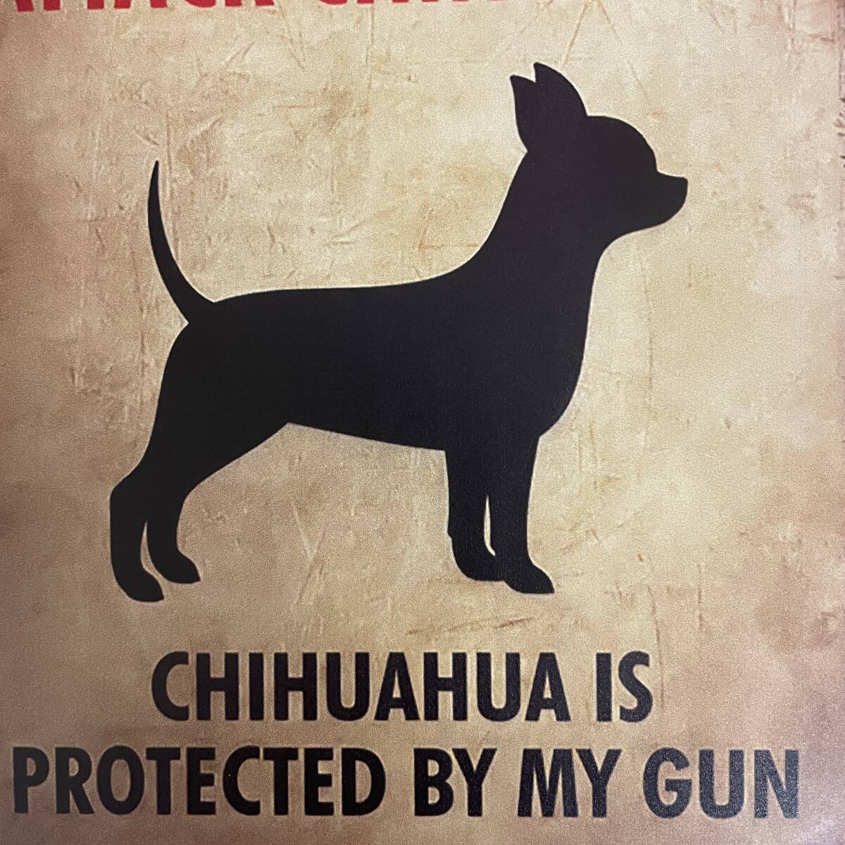かわいい 警告版 ブリキ看板 財産はチワワに守られています 犬 いぬ イヌ 金属パネル 壁飾り インテリア 壁掛けプレート 防犯対策 おもしろ