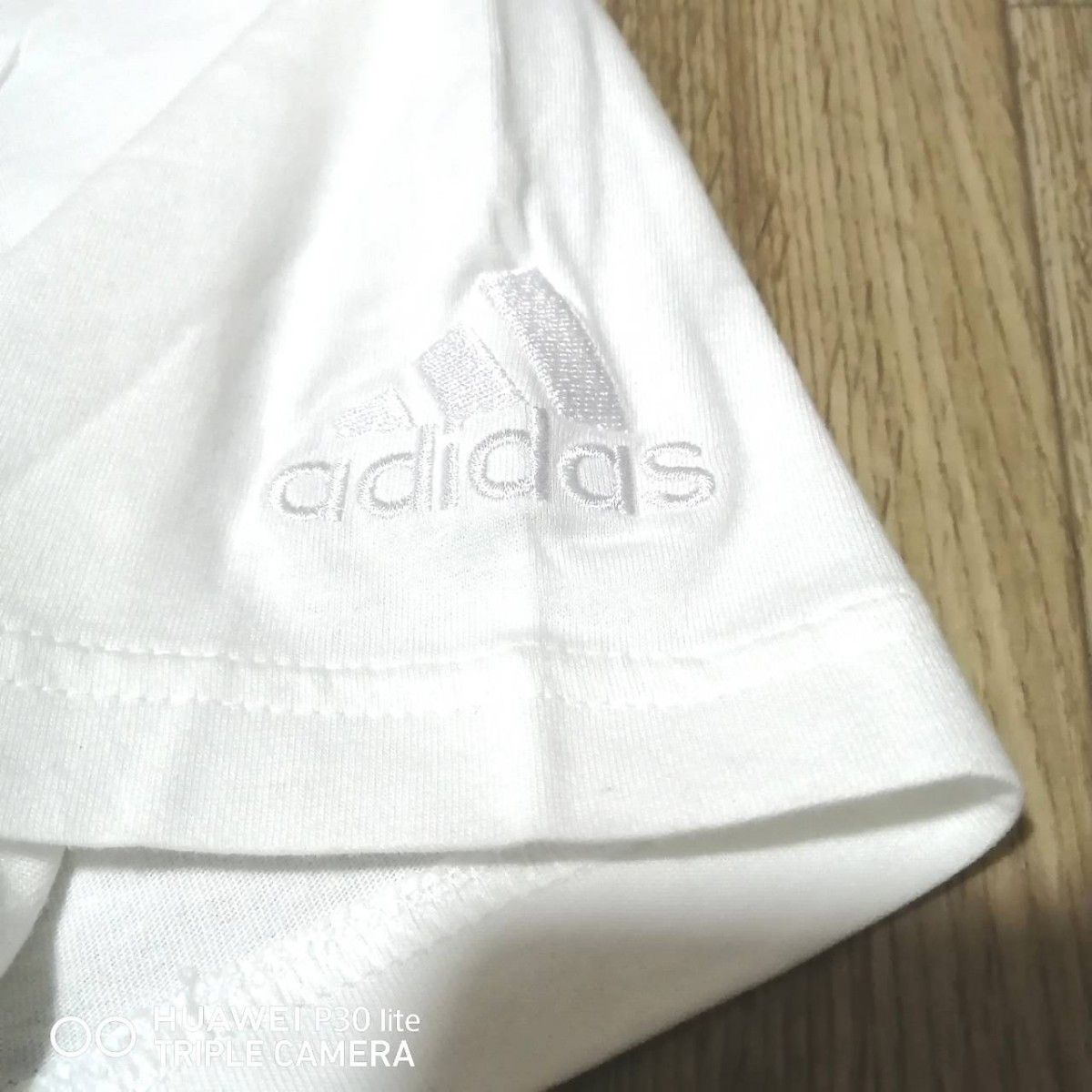 【まもなく値上げ】値下げ不可　新品　アディダス　メンズ　Tシャツ　Lサイズ　白　ホワイト　半袖　カットソー　綿
