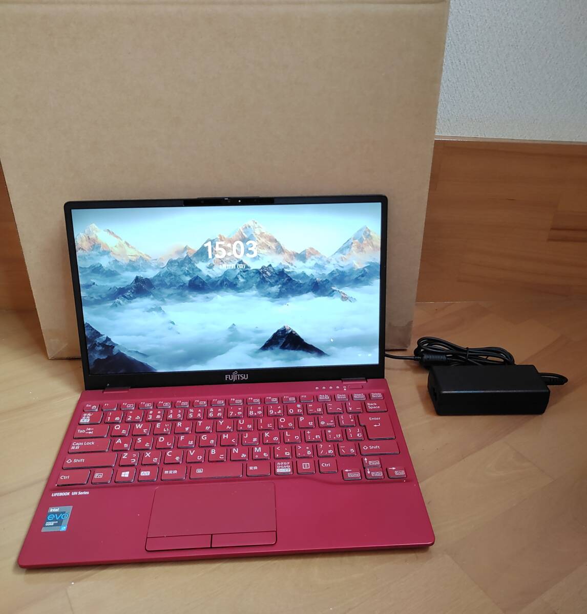 【used】富士通 LIFEBOOK FMVU90E3R UH90/E3 Intel Core i7-1165G7/メモリ 8GB/SSD 512GB/Win11/13.3型/office付 21年7月製_画像1