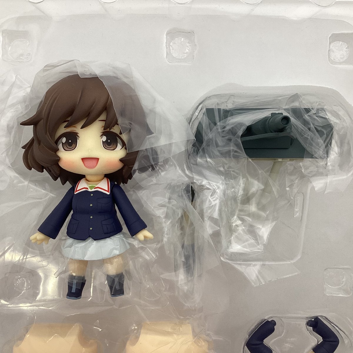 開封品 ※欠品あり　ねんどろいど 412　秋山優花里　ガールズ＆パンツァー　特別仕様台座　戦車内風Ver.付き　ガルパン　フィギュア_画像3