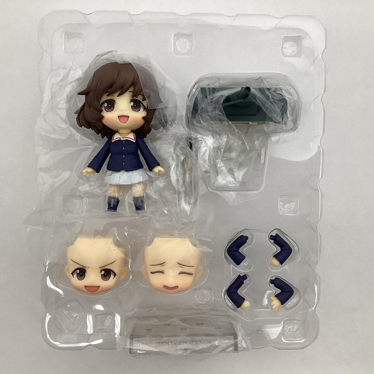 開封品 ※欠品あり　ねんどろいど 412　秋山優花里　ガールズ＆パンツァー　特別仕様台座　戦車内風Ver.付き　ガルパン　フィギュア_画像2