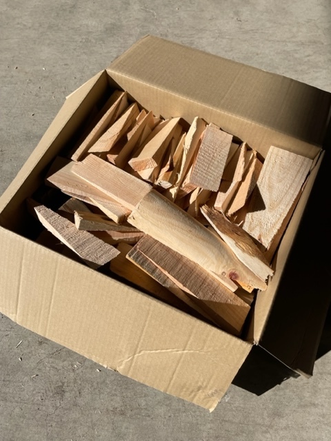 SDGｓ 放出大特価５００円～乾燥材 木製くさび 箱いっぱいてんこ盛り 桧 着火剤 BBQ DIY ガーデニング オブジェ ウッドブロックの画像4