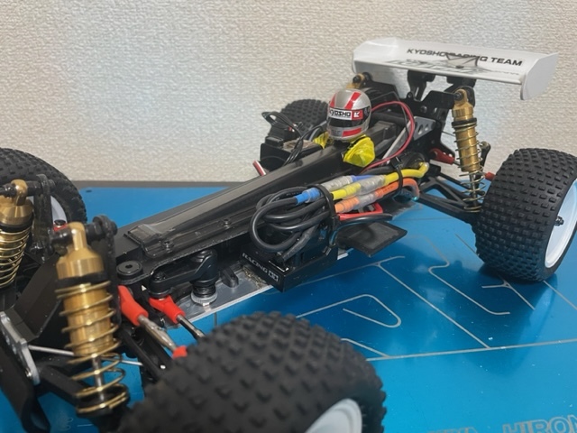 【送料無料 復刻版中古 ブラシレス 】京商 ラジコンオプティマ ミッド Kyosho RC Optima mid タミヤ アバンテ 風人形 スプラ 風ボディ_画像8