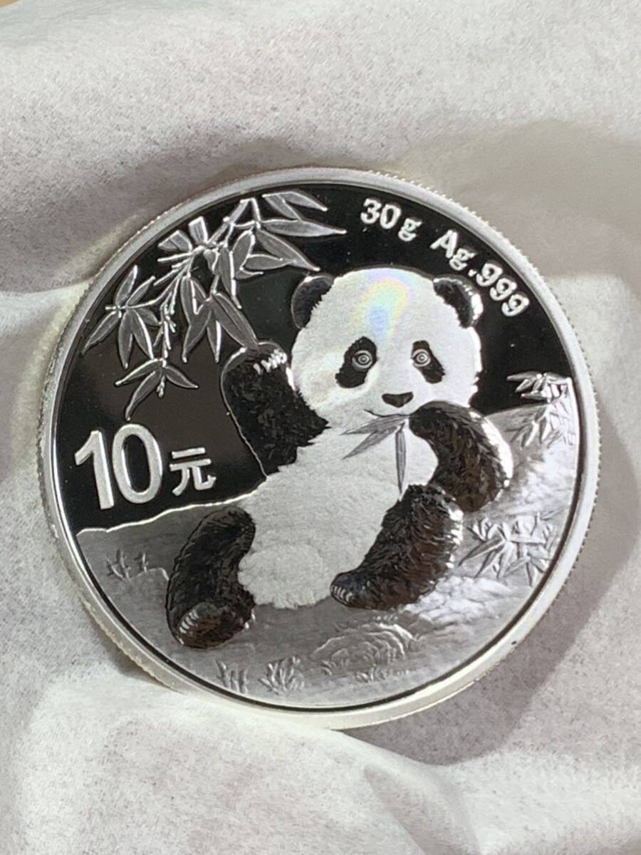 中国パンダ銀貨 2022年中華人民共和国パンダ10元 純銀 30グラム 未使用 極美品 希少 非常に入手困難 収蔵品放出 の画像1