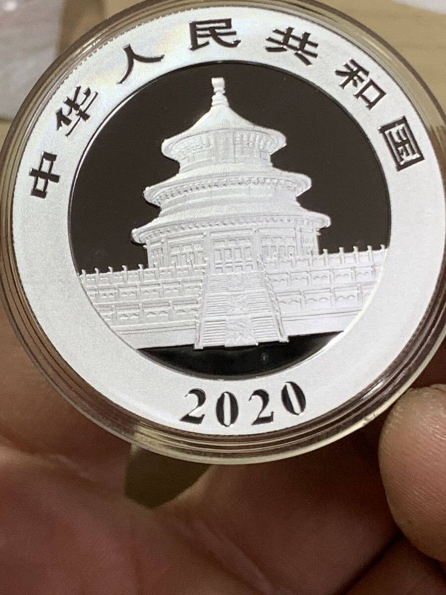 中国パンダ銀貨 2022年中華人民共和国パンダ10元　純銀 30グラム 記念硬貨 未使用　極美品 希少　非常に入手困難 収蔵品放出 _画像2