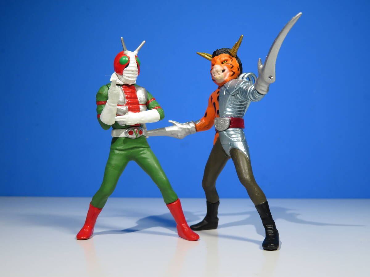  Kamen Rider : figure collection / Kamen Rider V3 VS tongs Jaguar 