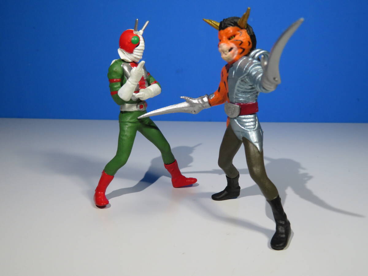  Kamen Rider : figure collection / Kamen Rider V3 VS tongs Jaguar 