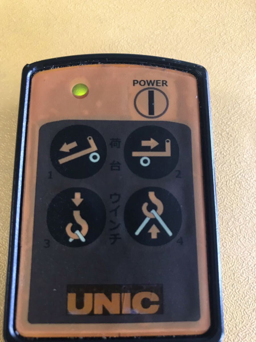 UNICユニックラジコンラベル4ch ◯ラバーボタン付◯リモコンスイッチ積載車ウィンチ少しジャンク即決_手作りボタンにラベルを貼った状態