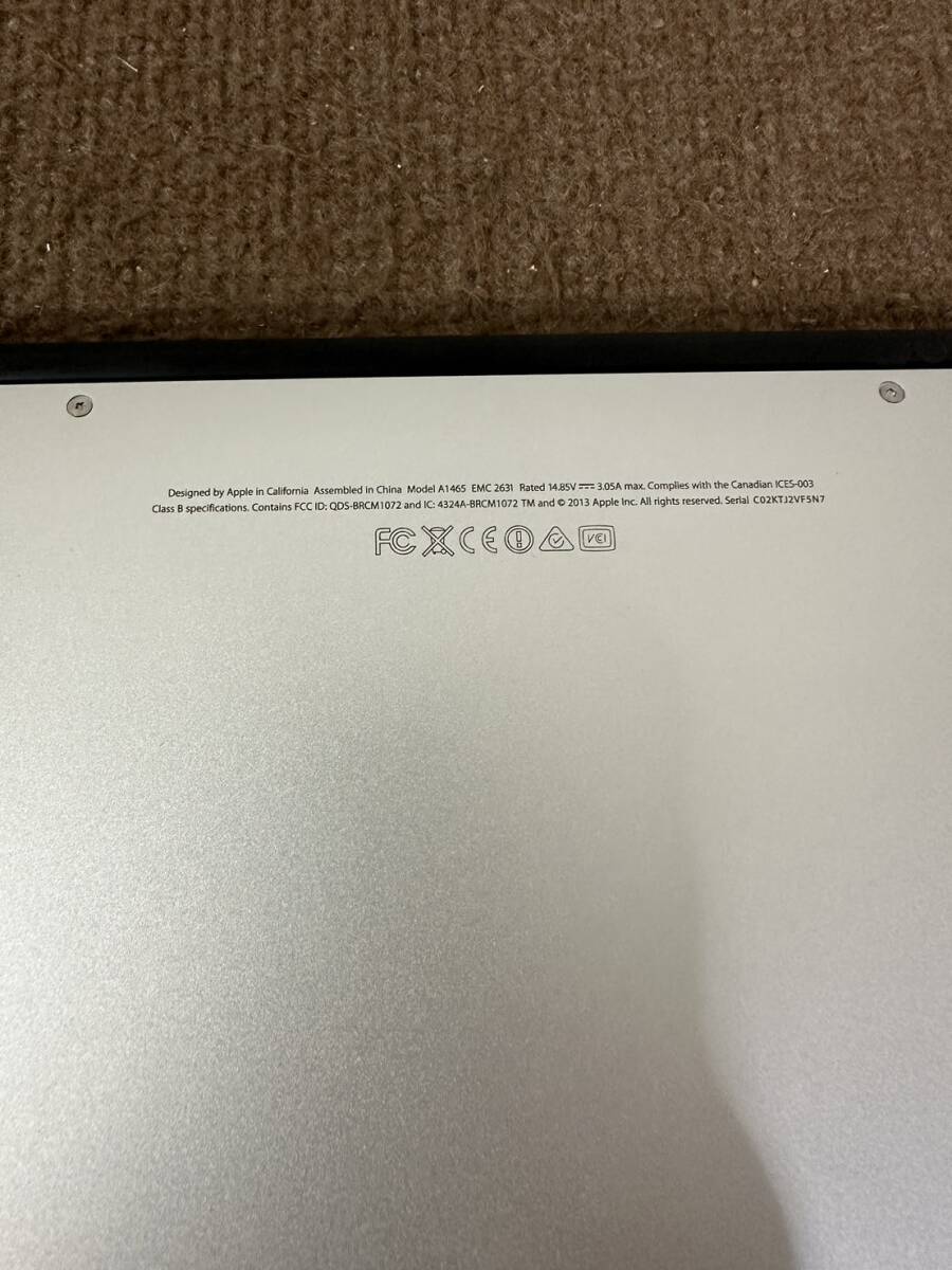 T【中古品】MacBook Air A1465 11インチ Mid2013 4GB 1600 MHz DDR3 Corei5 初期化済み 通電動作確認済み 本体のみ シルバー 凹みあり_画像7