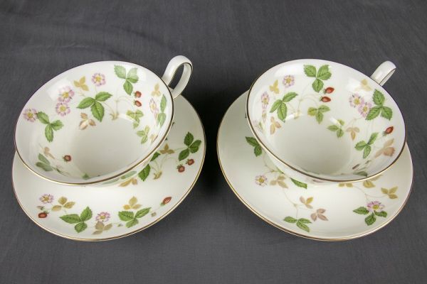 T01-1839 WEDGWOOD/カップ＆ソーサー６客&皿セット ボーンチャイナ ワイルドストロベリー 紅茶 イギリス製 プレート 金彩 WILD STRAWBERRY_画像7