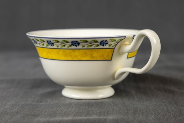 T01-1924 陶磁器 WEDGWOOD ウェッジウッド MISTRAL ミストラル 洋食器 カップ＆ソーサー 5客 MADE IN ENGLAND 陶磁器メーカー_画像3