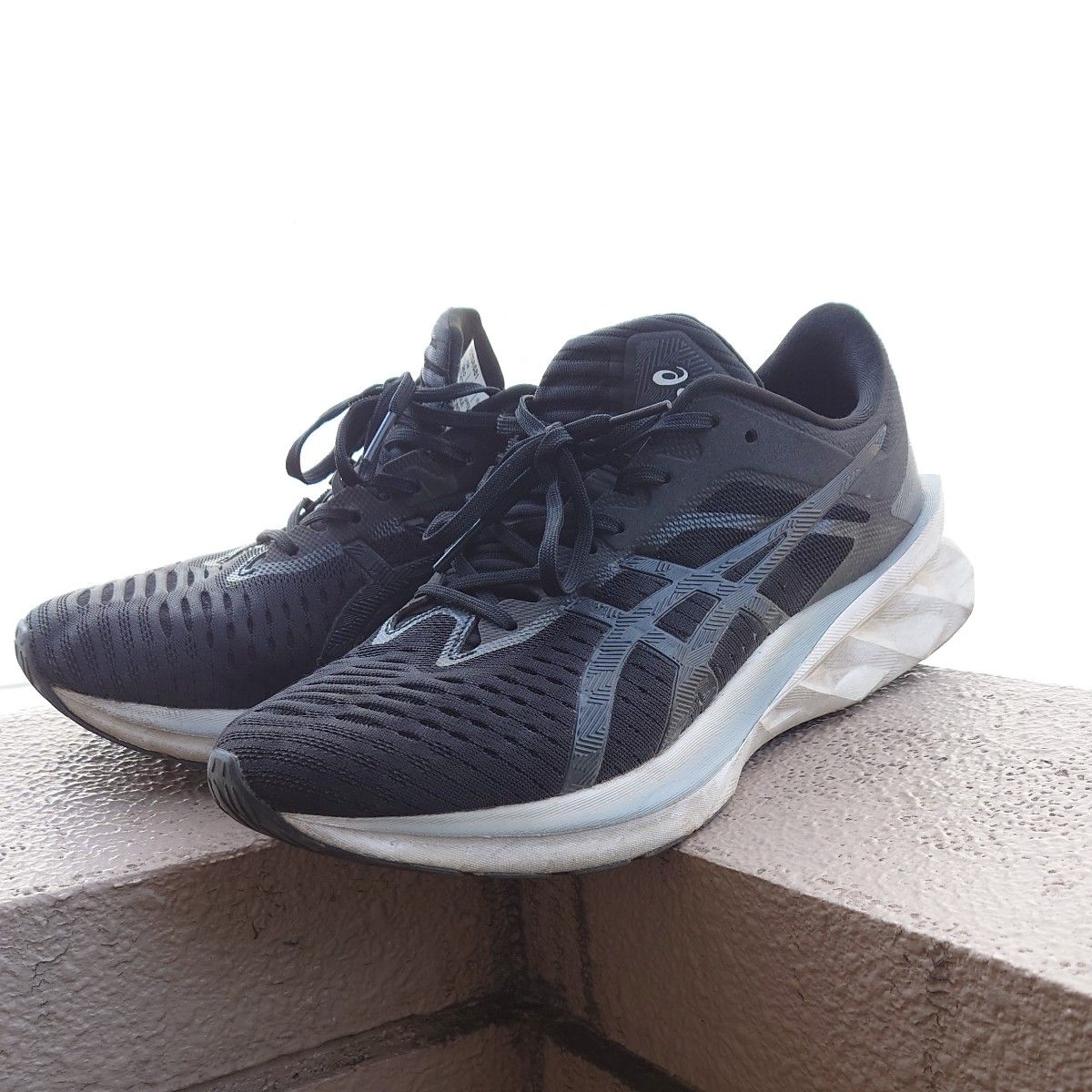 アシックス(asics) ランニングシューズ NOVABLAST 1011A681