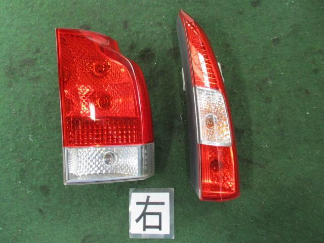 * Volvo 70 series LA-SB5254AW right tail lamp 30643331/30643333