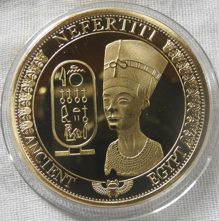エジプト ネフェルティティ ピラミッド コレクションコイン 記念金メダル 24KP 1oz 1オンス 金貨 24金 ボールマーカー フリーメイソンの画像1
