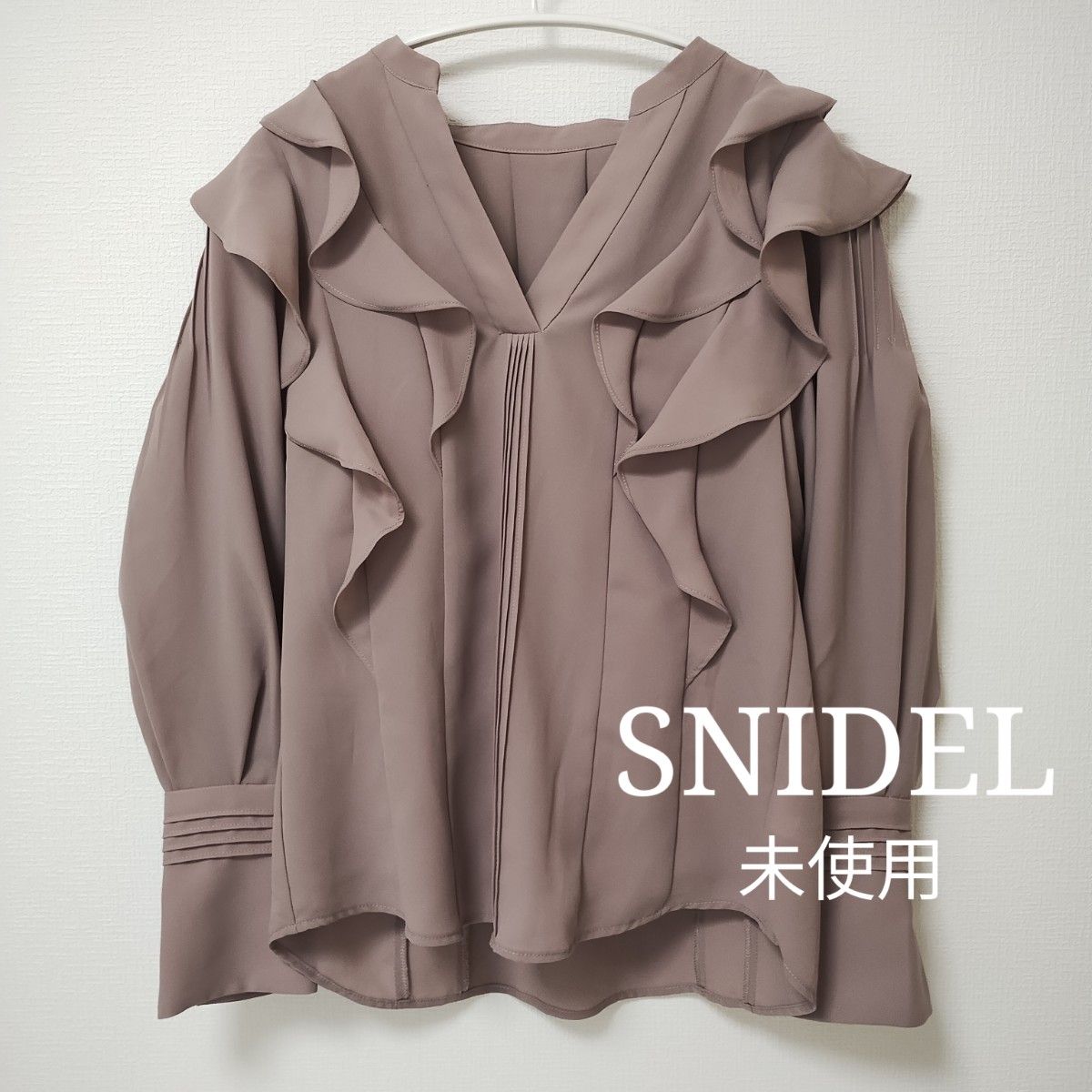 流行り の ブランド - 2024年おすすめのアイテム満載 SNIDEL スナイデル フリーサイズ ダブルフリルブラウス 未使用 シャツ/ブラウス(半袖/袖なし)