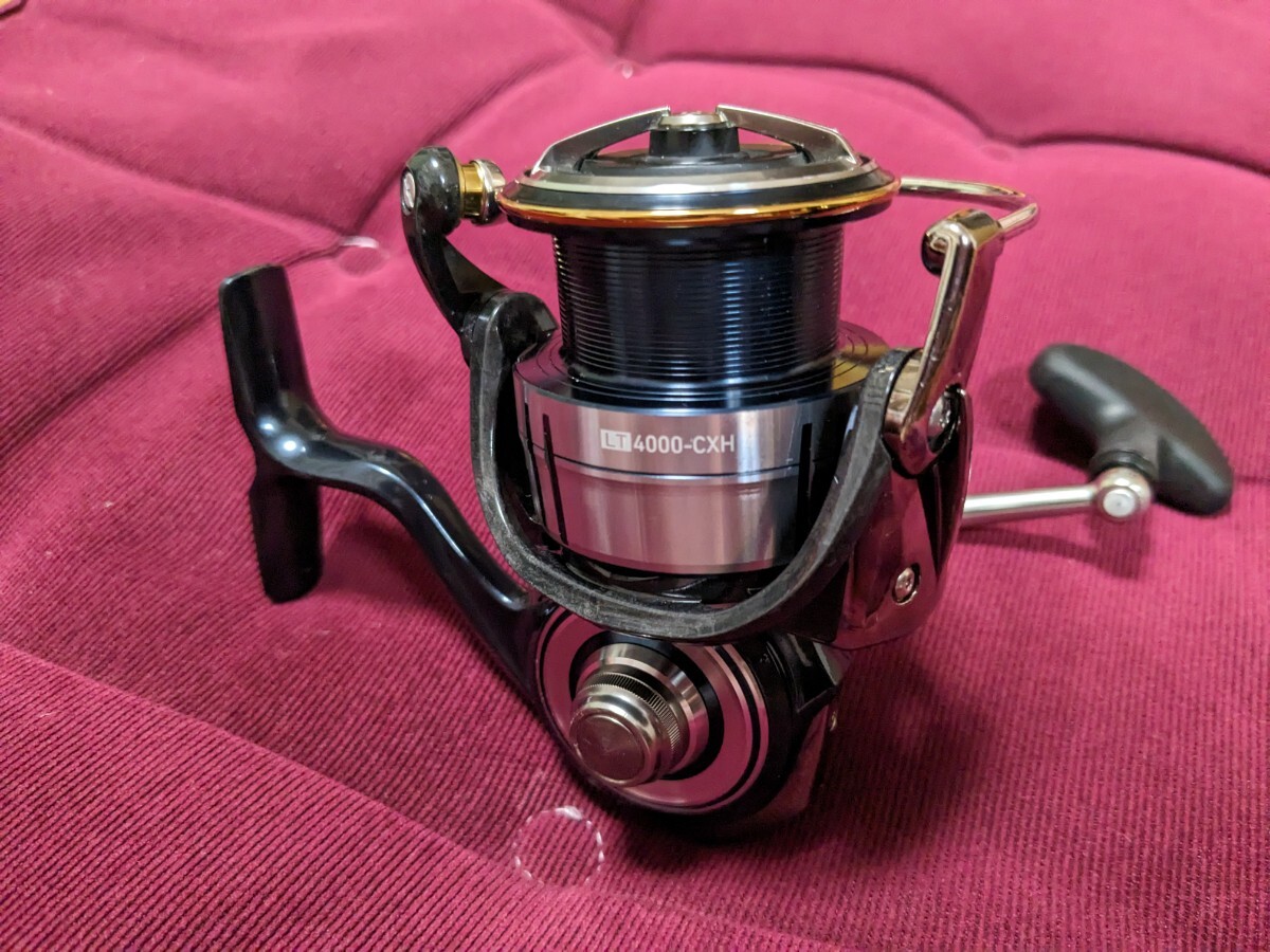 DAIWA 19セルテートLT4000-CXH 中古品 コロ感あり スプールエッジ傷無し ダイワ 4000CXH_画像2