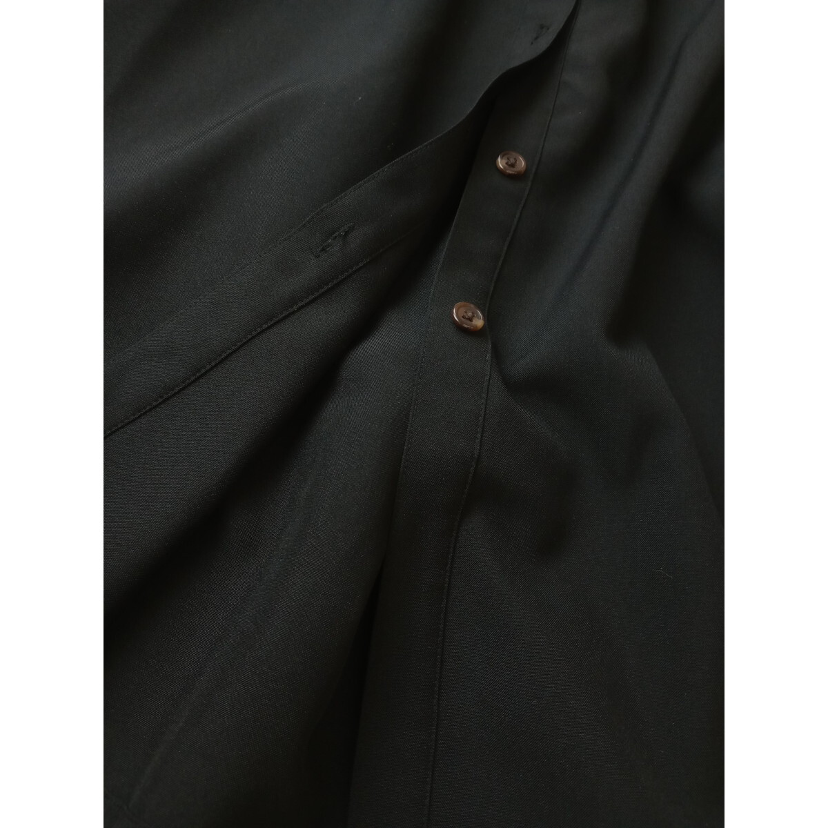 Discoat ディスコート「そう、黒ってやっぱり魅力的」レイヤード風 バンドカラー ロング シャツ ワンピース 黒 ブラック (57K+6088)_画像3