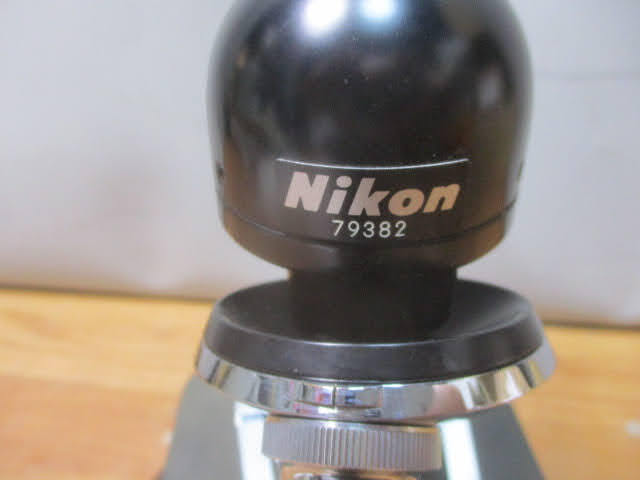 ◆ニコン 顕微鏡E型◆NIKON 79382 本体のサイズ直径約19㎝ 高さ約29㎝ 動作未確認 日本光学工業♪H-A-10326ヘカ_画像4