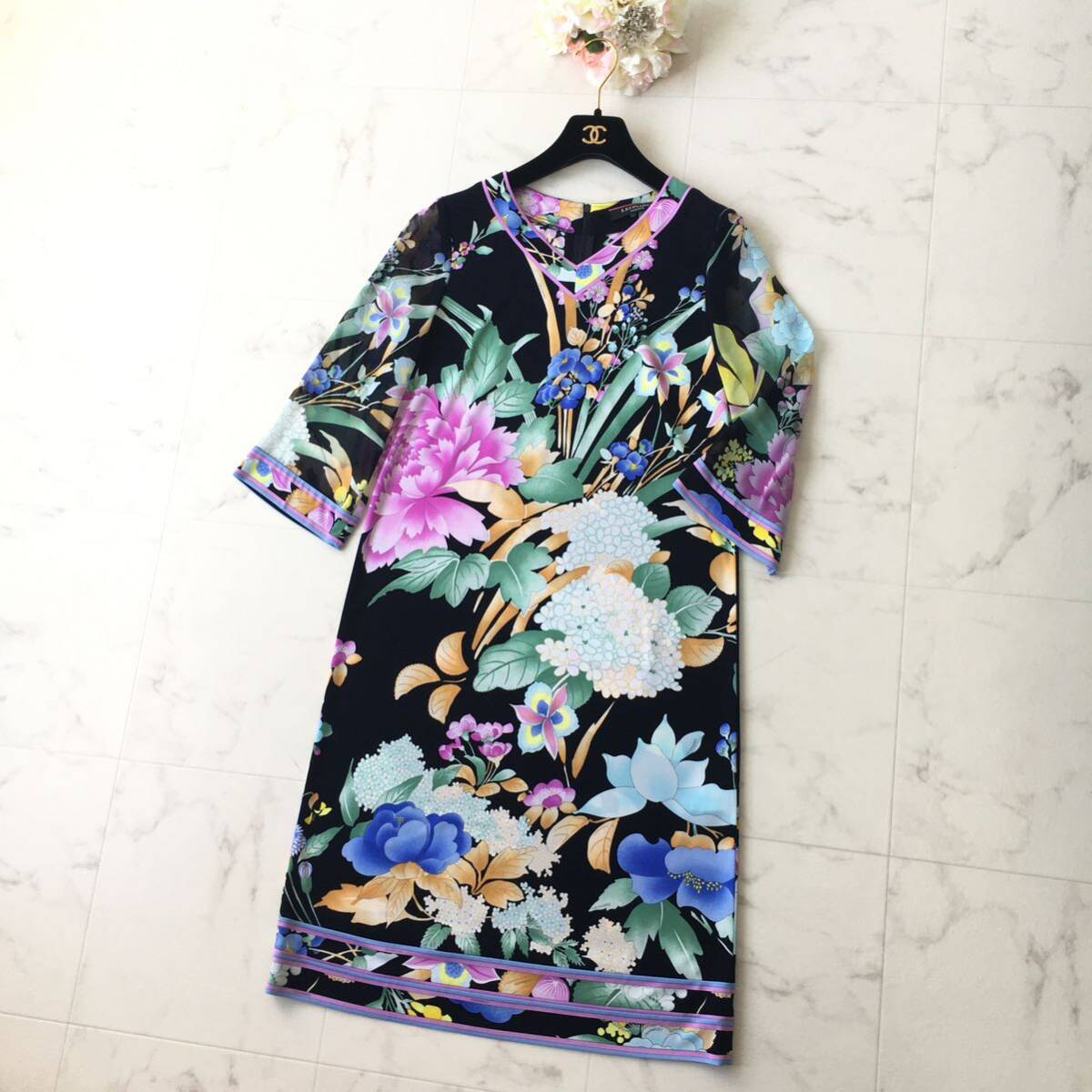 新品同様 LEONARD レオナール カンカン ストレッチ 花柄 新品同様 LEONARD レオナール カンカン ストレッチ 花柄
