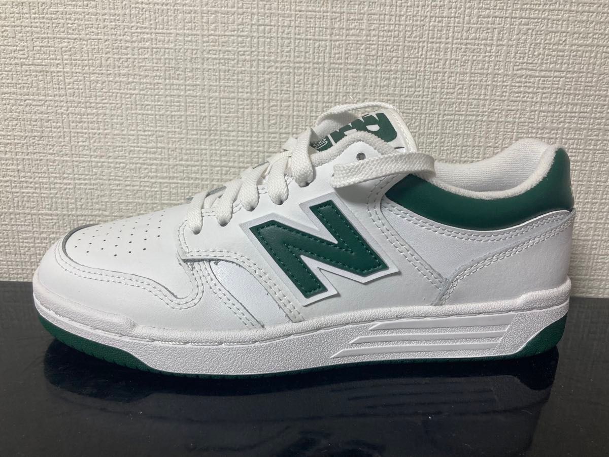 新品未使用品　大人気！24cmニューバランス（new　balance）レディーススニーカーBB480LNGホワイトグリーン白緑