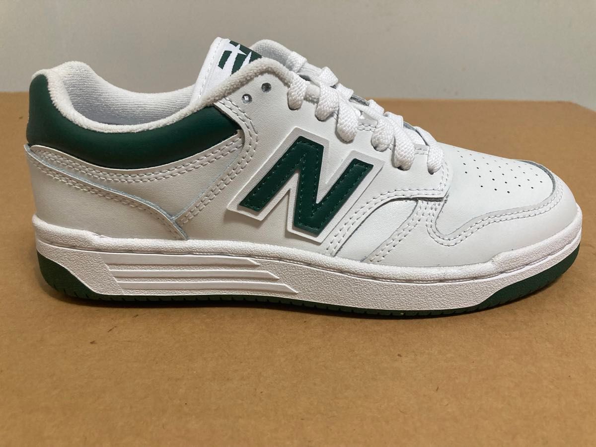 新品未使用品　大人気！23cmニューバランス（new　balance）レディーススニーカーBB480LNGホワイトグリーン白緑