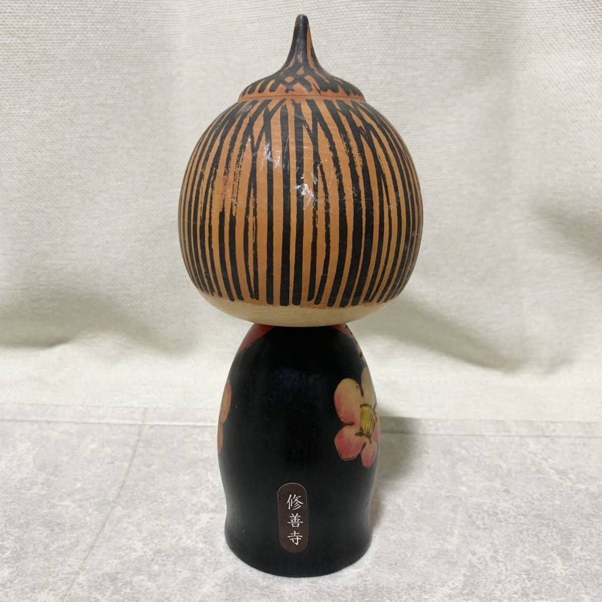 川瀬祐志 高さ19.5cm 郷土玩具 伝統民芸 伝統こけし 創作こけし JAPANESE KOKESHI DOLL YUJI KAWASE antique old _画像3