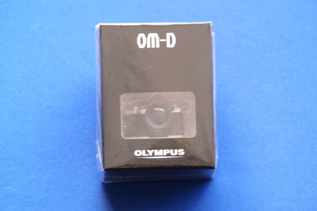OLYMPUS OM-D E-M5 ミニチュアストラップ オリンパス ミラーレス レンズ交換式 シルバーボディ ズームレンズ 樹脂製 １個【未開封】_画像1