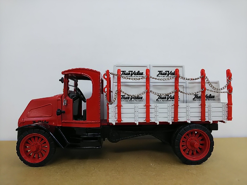 ■ Ertl Collectiblesアーテル RC2True Value 1/33 1918 Mack Flatbed Truck トラック ダイキャストミニカー_画像1