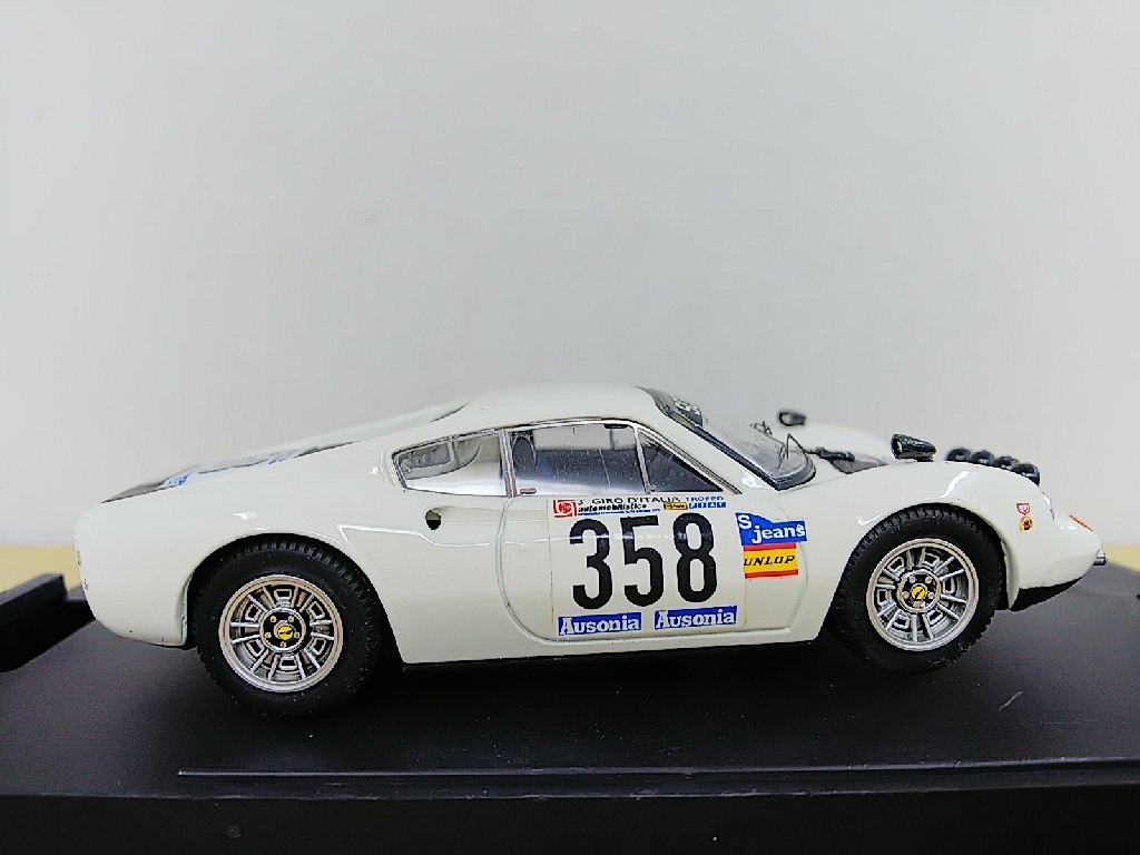 ■ Bangバン 1/43 FERRARI DINO 246 GT #358 1975 ホワイト フェラーリディーノ レーシングモデルミニカー_画像4