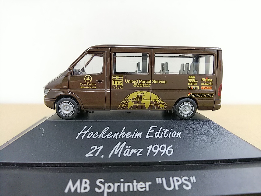 ■ herpaヘルパ 1/87 Mercedes Benz Sprinter Bus "AMG, UPS" (Hockenheim Edition 21. Marz 1996) メルセデスベンツ ミニカー_画像1