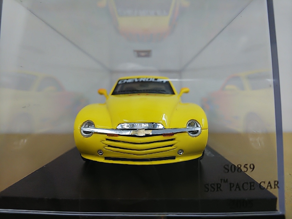 ■ Sparkスパークモデル 1/43 CHEVROLET SSR PACE CAR 2005 シボレー ペースカー モデルミニカー_画像2