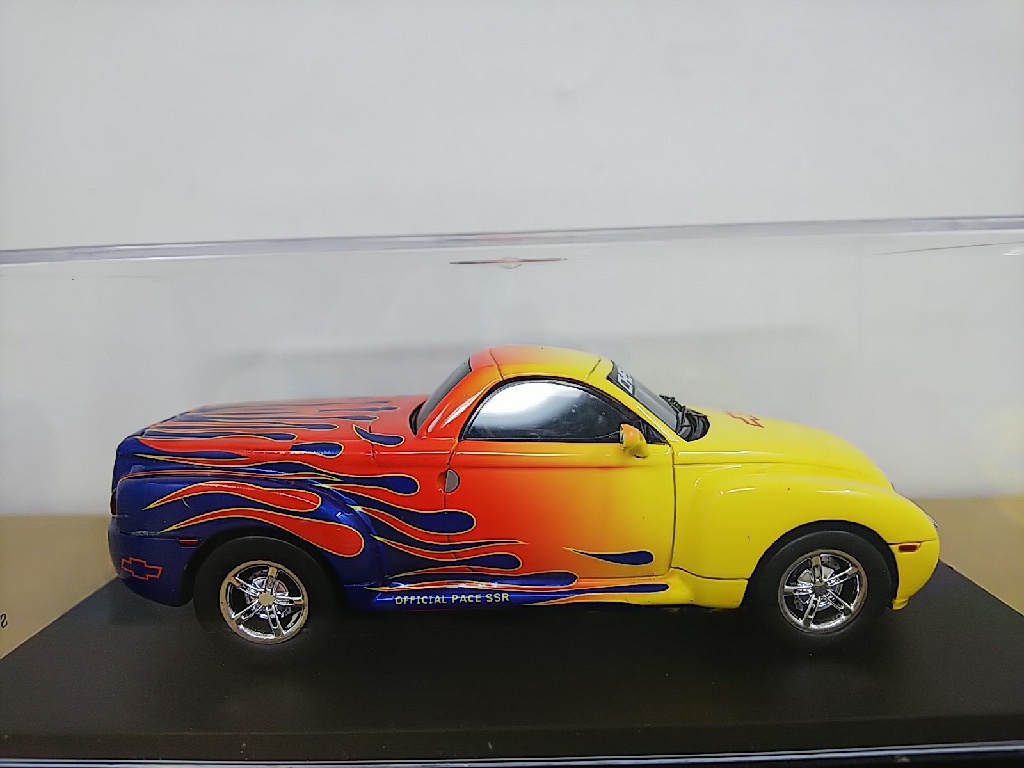 ■ Sparkスパークモデル 1/43 CHEVROLET SSR PACE CAR 2005 シボレー ペースカー モデルミニカー_画像4