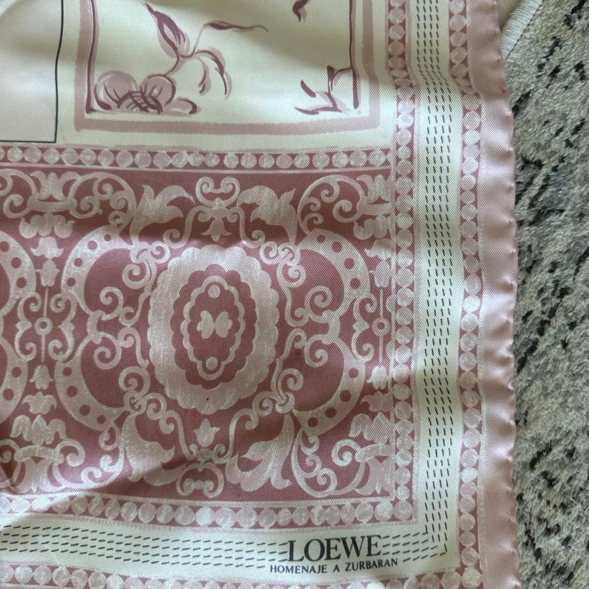 LOEWE シルクスカーフ