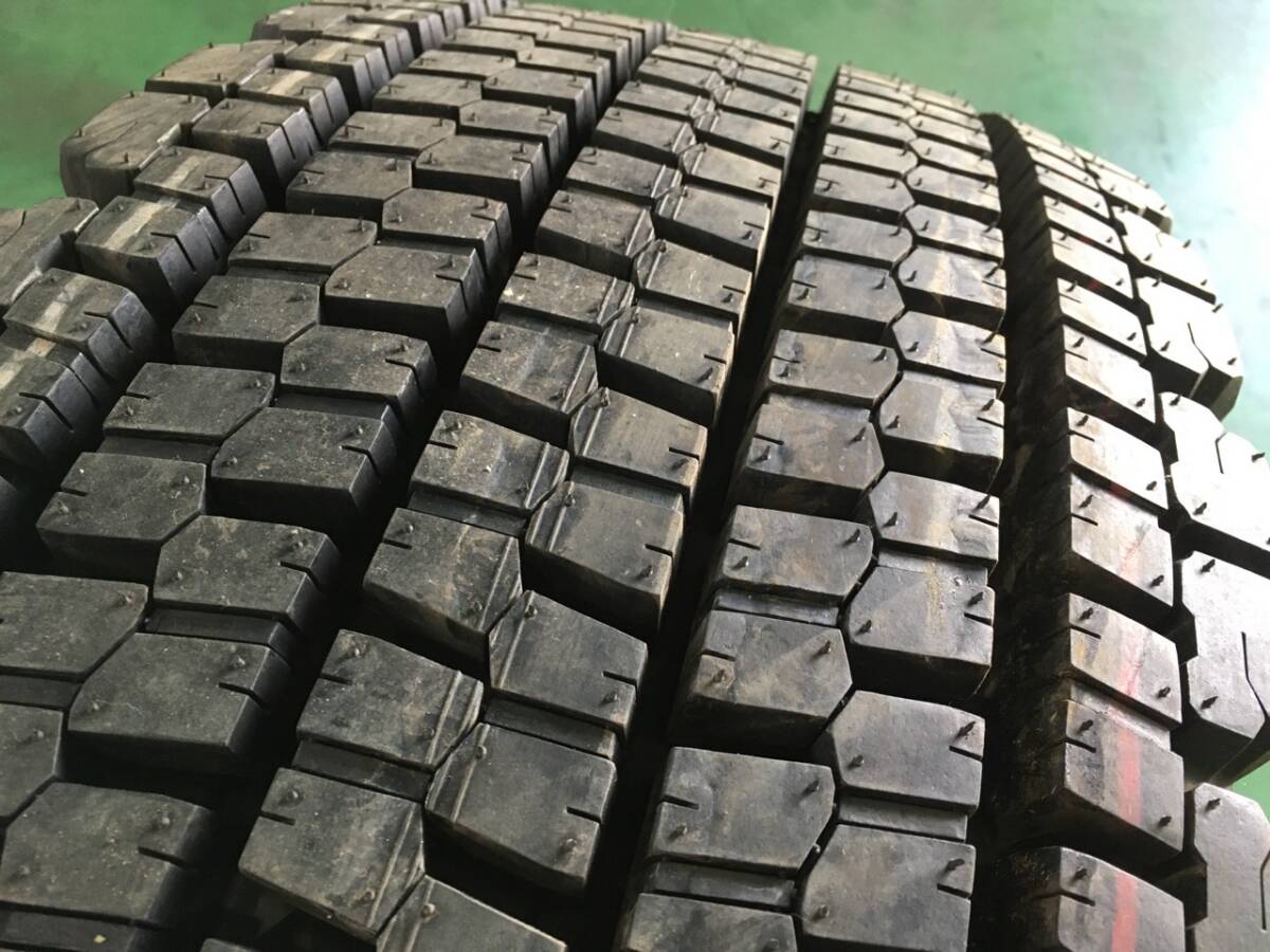 s267-4-3 ☆265/70R19.5 BS ブリヂストン W900 中古タイヤホイールセット(未使用品)！ ホイール（19.5×6.75）JIS 8穴 ｋ70_画像2