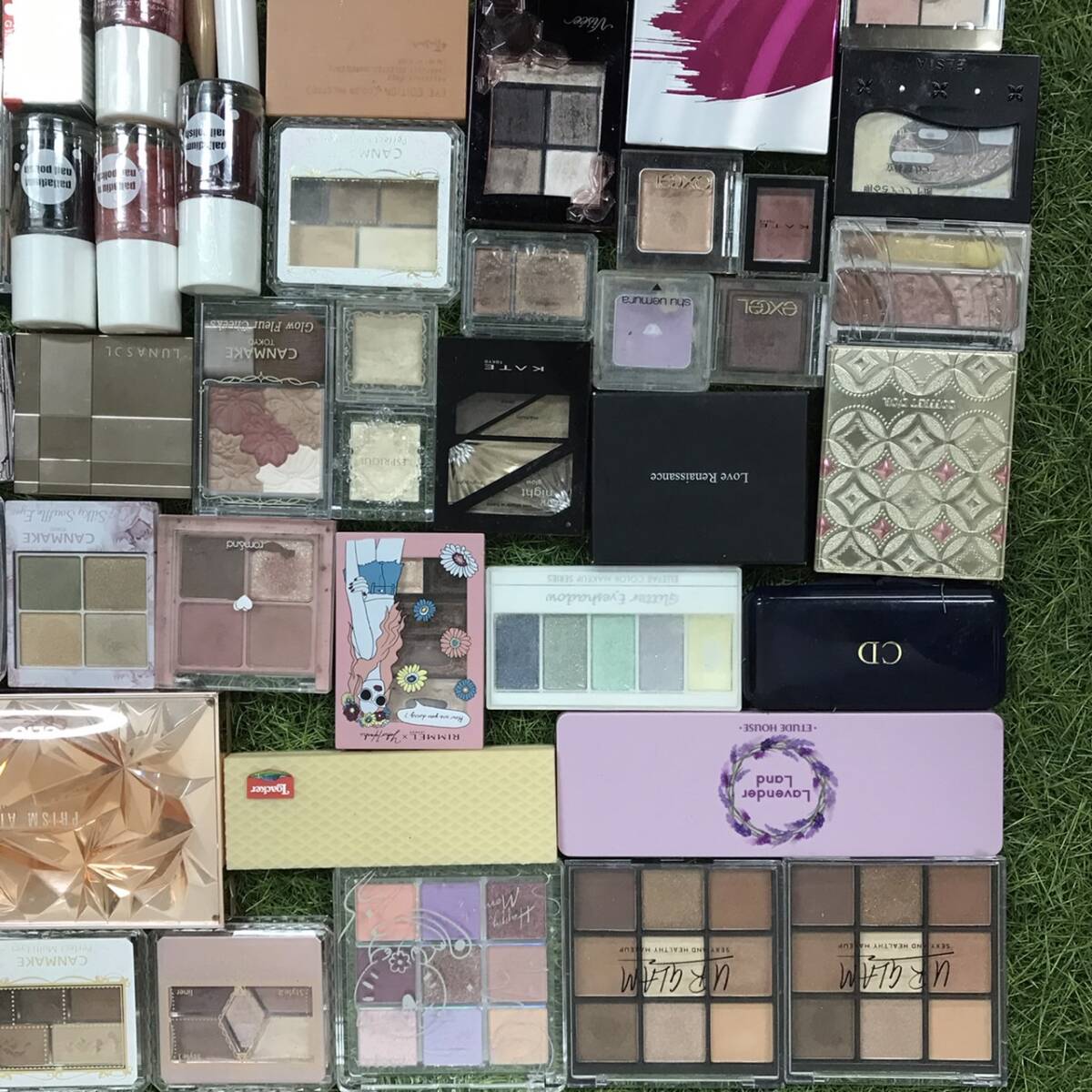 新品 未使用品あり CHANEL DIOR YSL KATE SHIRO 等 化粧品 コスメ 100点 以上 大量 まとめ ファンデーション 口紅 アイシャドウ_画像2