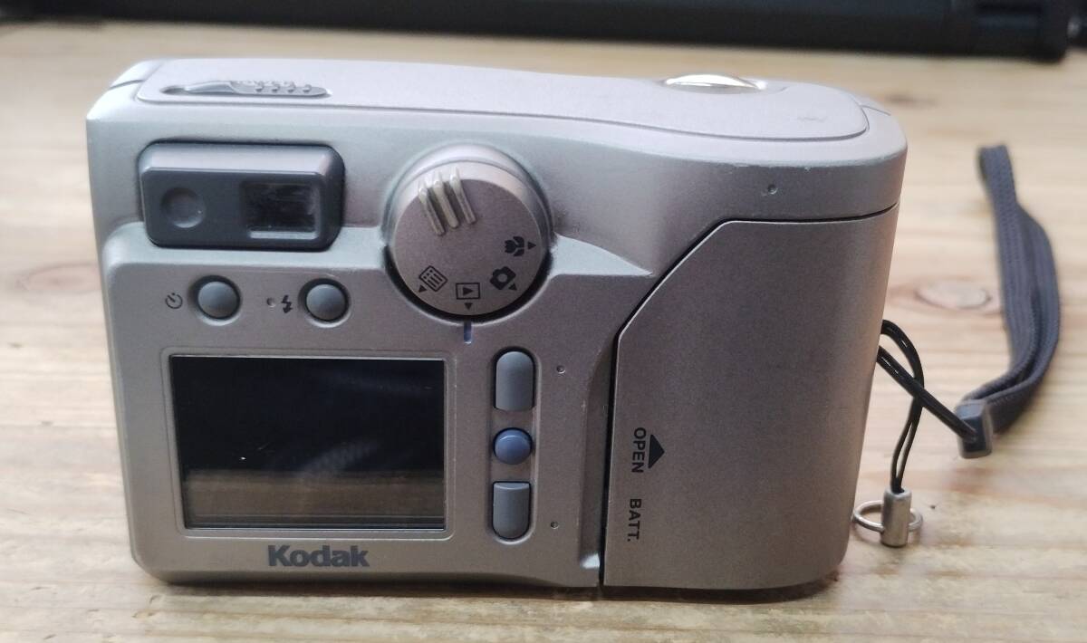 Kodak DC3800 コダック デジタルカメラ デジカメ コンパクト 乾電池駆動 通電確認済み 動作不良 ジャンク品 現状渡しの画像3