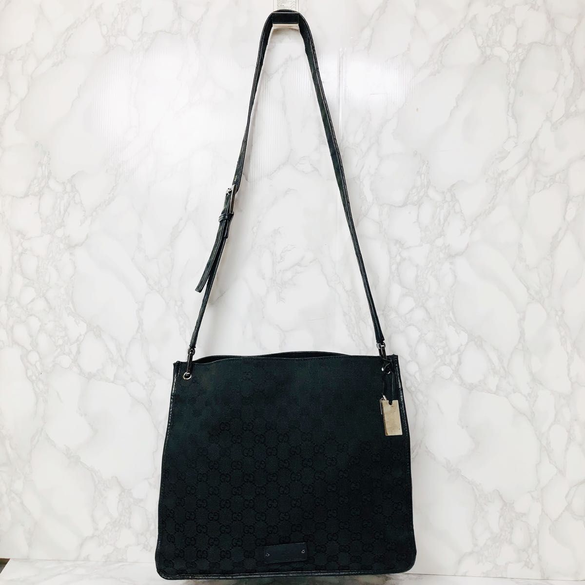 011 GUCCI グッチ  ショルダーバッグ 斜め掛け Gキャンバス