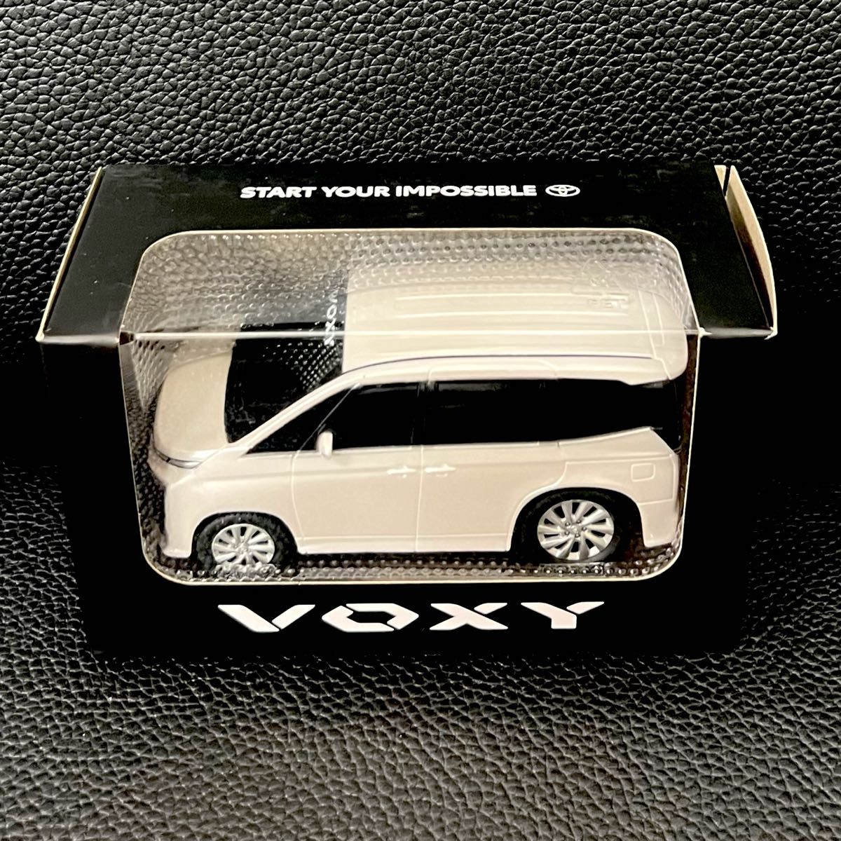 ヴォクシー 90系 ホワイト 白 ミニカー プルバックカー 非売品 ヴォクシー 90系 ホワイト 白 ミニカー プルバックカー 非売品